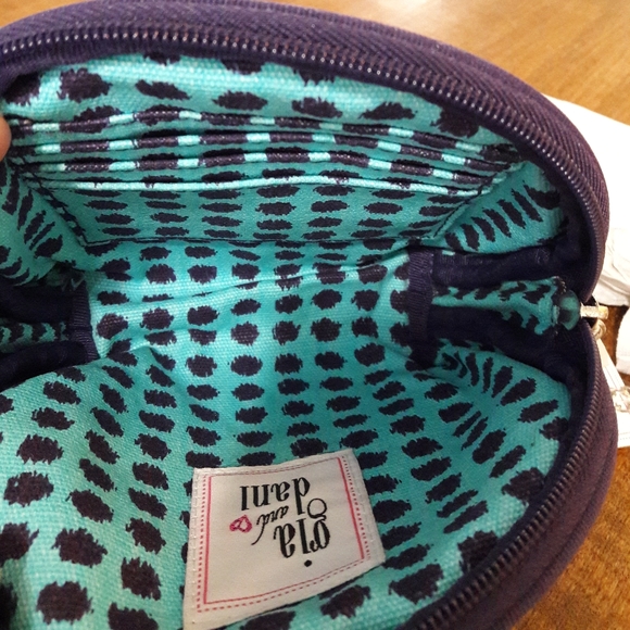 NWT Gia & Dani Clutch/Makeup/Coin Purse - Picture 3 of 8